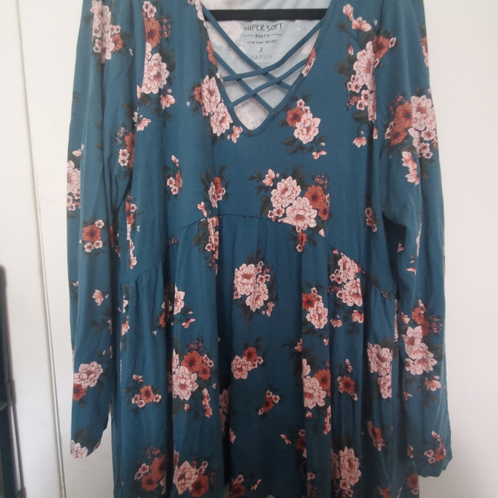 Torrid women's floral shirt size 2 Super Soft line